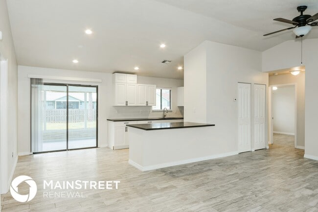 Photo - 751 Winchell St SW