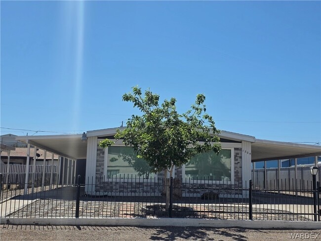 Building Photo - 1204 Church St