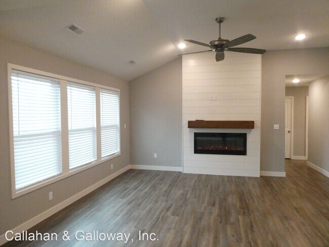 Photo - 3 br, 2 bath House - 305 Green Meadows circle