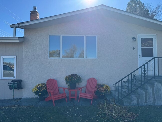 Building Photo - 9 Big Horn Dr