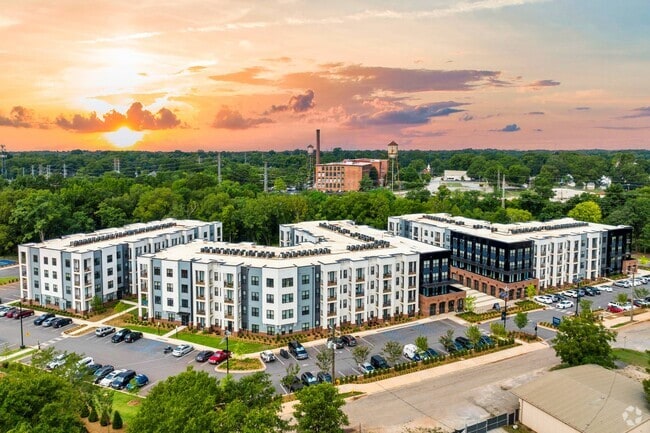 Building Photo - Riverside Rental