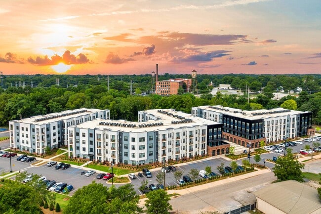 Building Photo - Riverside Rental