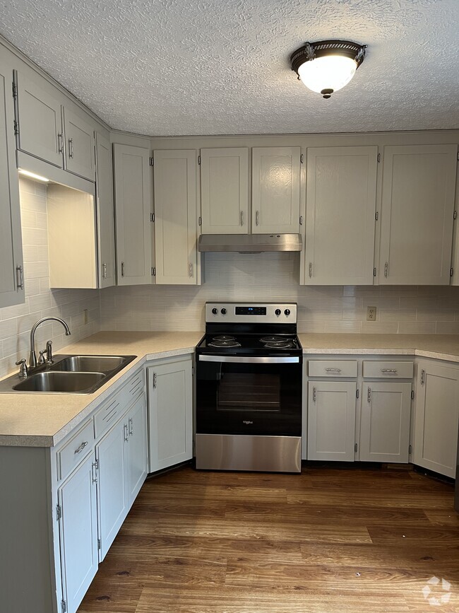 Building Photo - 224 Lindale Ave Rental