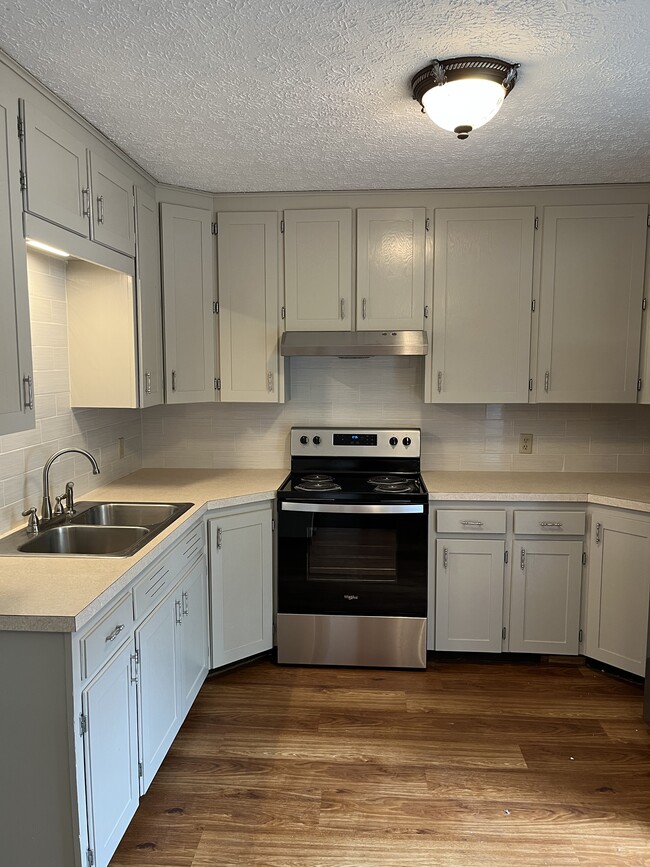 Photo - 224 Lindale Ave Townhome