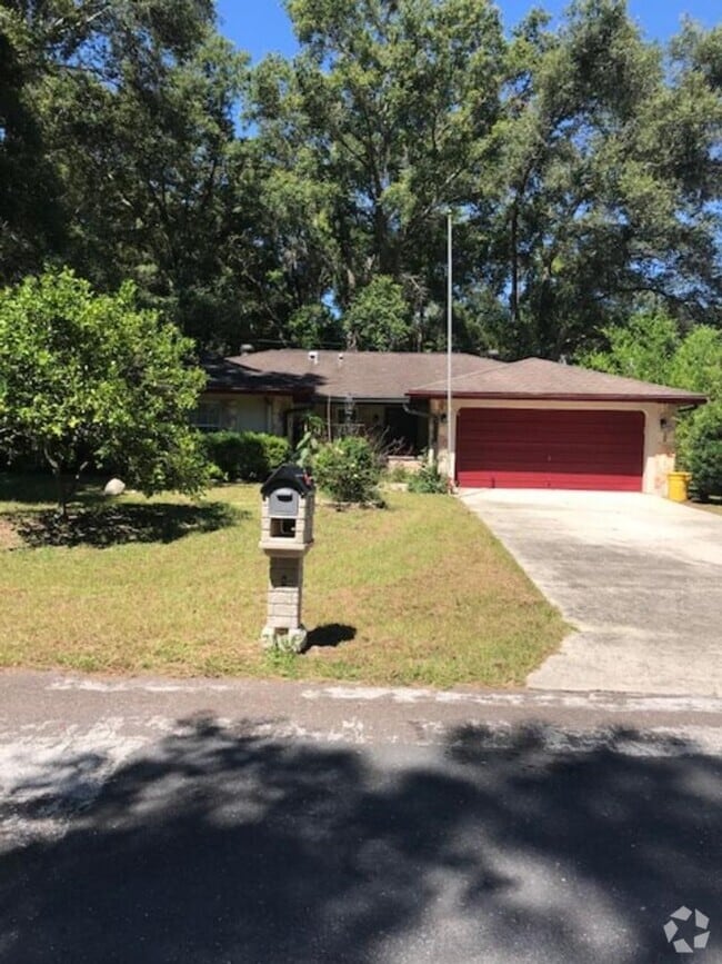 Building Photo - 3 bedroom 2 bath home in Citrus Springs