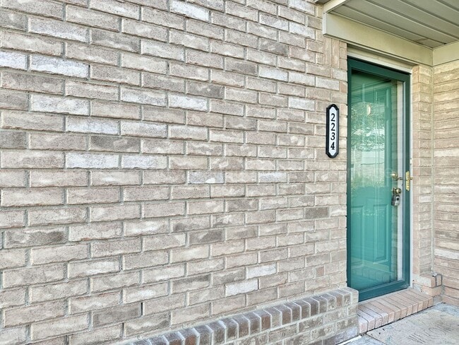 Photo - Spacious 2 Bed Condo with Attached Garage