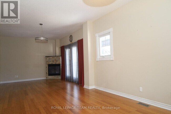 Photo - 2194 Niagara Dr