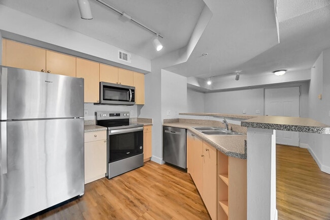 Building Photo - 3740 NW Adriatic Ln Unit 305