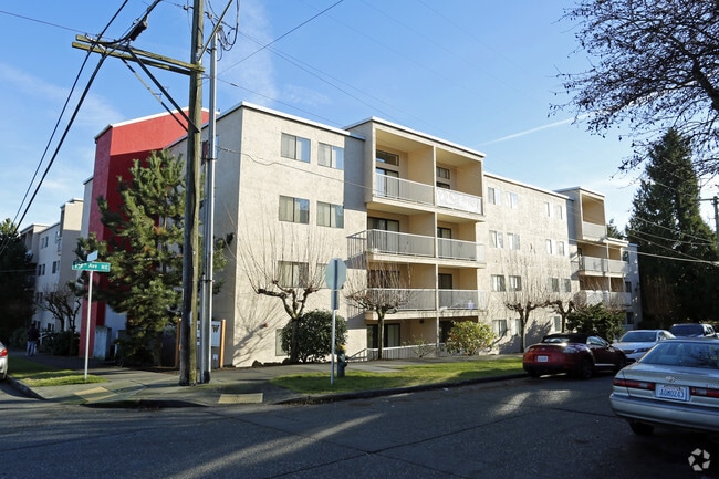 Photo - Lakeview Court Apartments