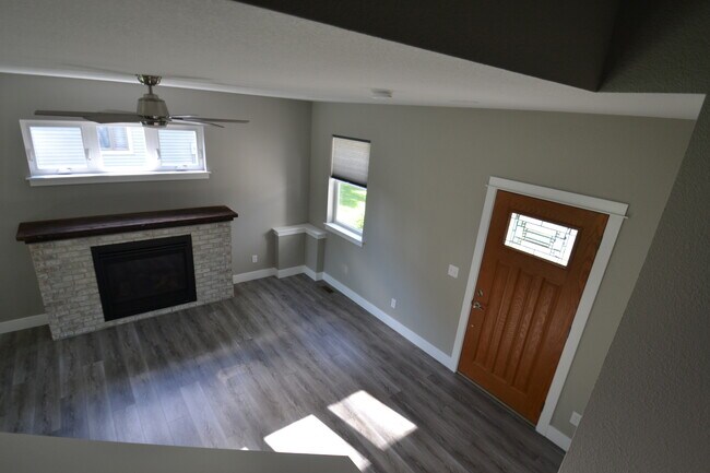 Entrance - 309 Femrite Dr