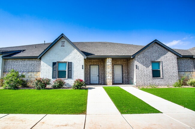 Building Photo - Beautiful New Townhome Located South of To...