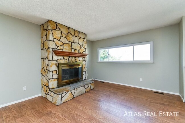 Photo - 4319 Moonbeam Dr
