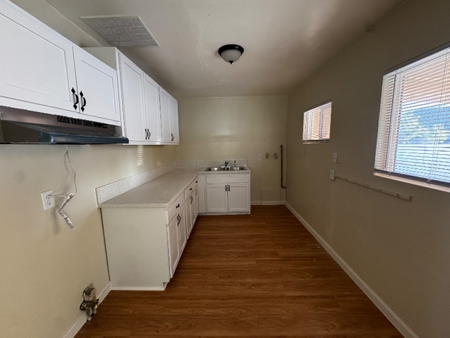 Photo - 1571 Sheridan Rd