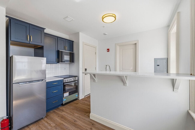 Unit 4 Kitchen - 319 Connecticut St