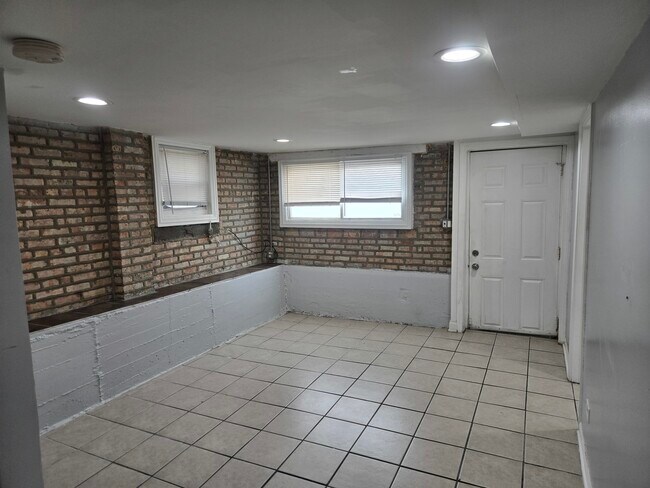 Photo - 1935 N Leamington Ave Unit 1