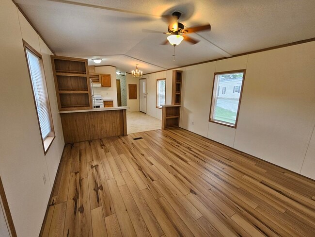 Photo - 208 Maverick Ln
