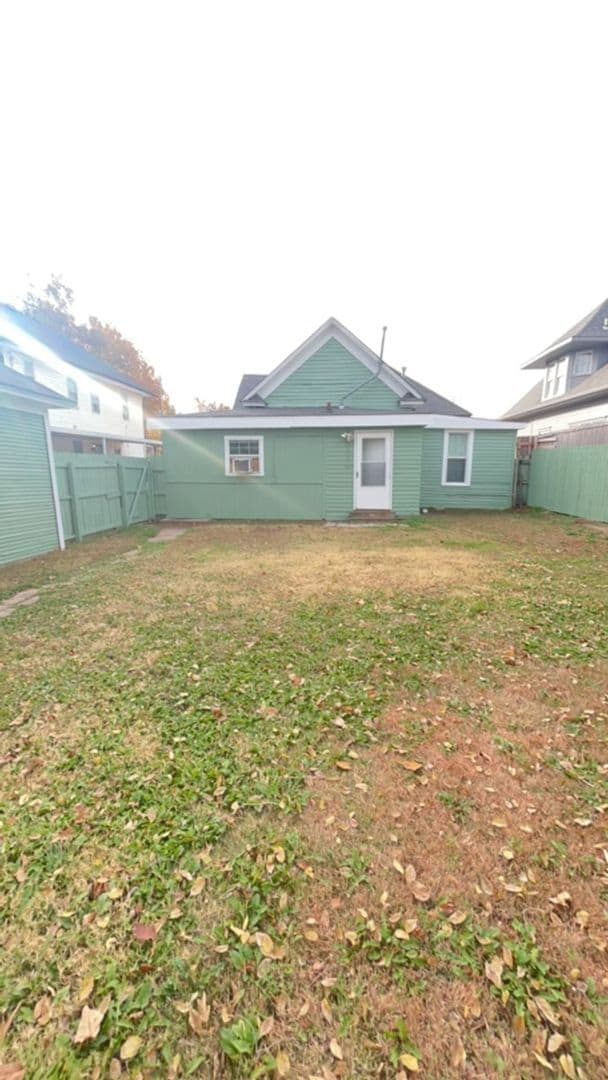 Photo - 512 W Oak Ave