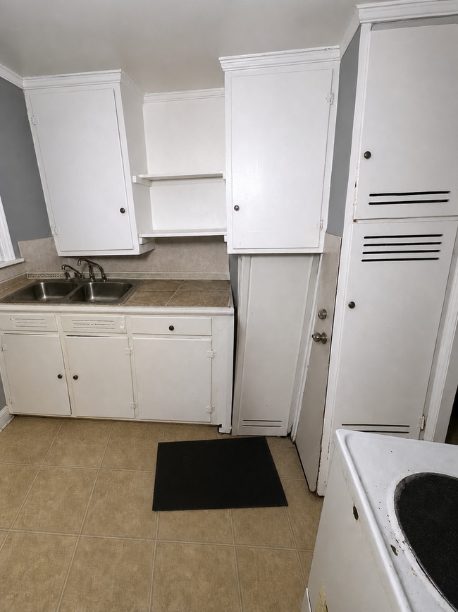 Photo - 3-Bedroom Home in the Desirable Broadmoor Area