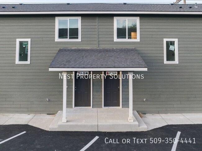 Photo - 215 W 1st St Apartment Unit 4