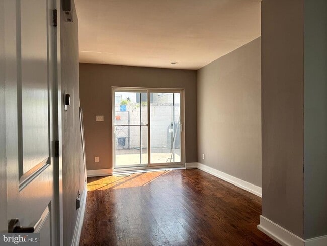 Building Photo - 1415 E Hewson St Rental