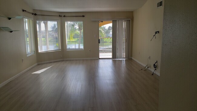 Photo - 2321 NW 33rd St Unidad Corner