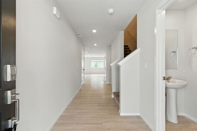 Building Photo - Beautifully Maintained Home in Coveted HOA...