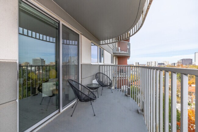 1BR, 1BA - 673SF - Balcony