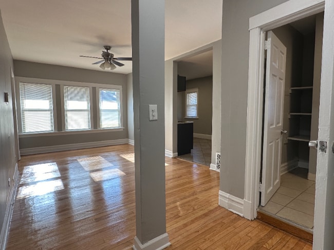 856 N Mayfield Ave Unit 2S