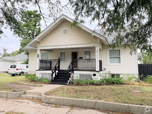 Building Photo - 2 bed 2 bath home
