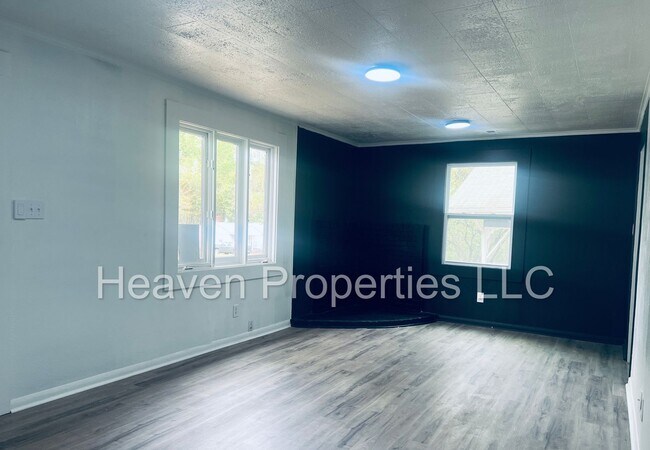 Photo - 2531 Crispin Ave