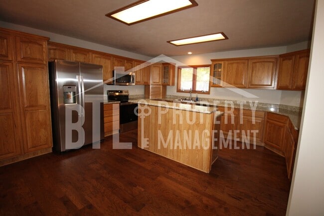 Photo - Beautiful 3 Bedroom 2 Bathroom Home!