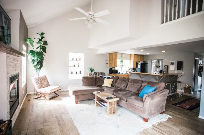 Photo - 2908 Des Moines Dr