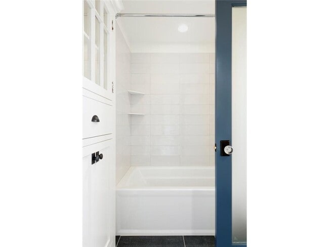 Photo - 231 Manitoba Ave