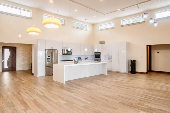 Photo - 4037 Bluff Ln