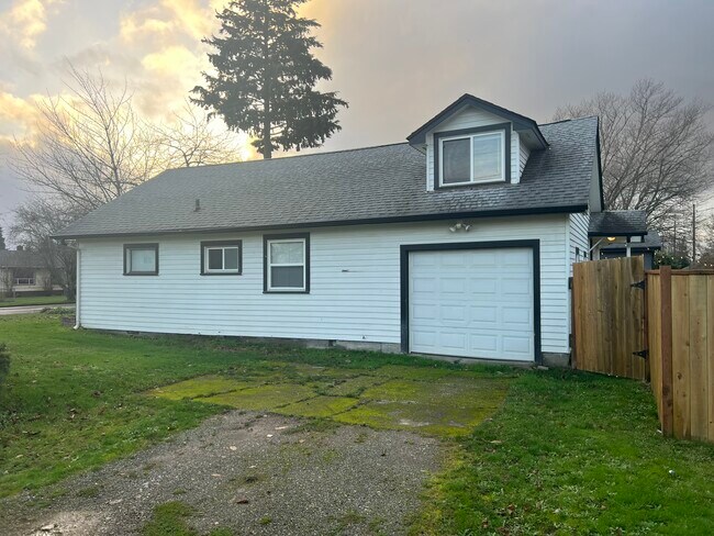 Photo - 929 E 57th St