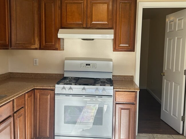 Photo - 425 Hyland Dr