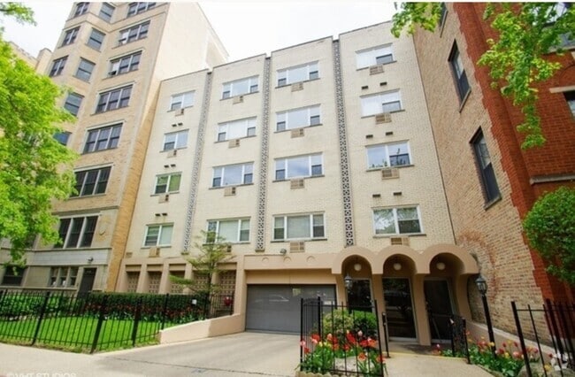Building Photo - 619 W Stratford Pl Unit 303 Rental
