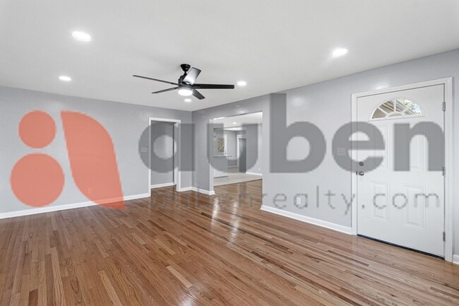 Photo - 4430 Lilac Ln