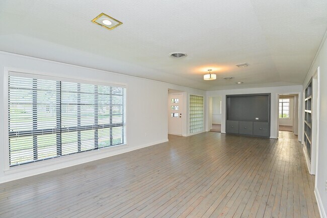 Photo - 3742 Charleston St