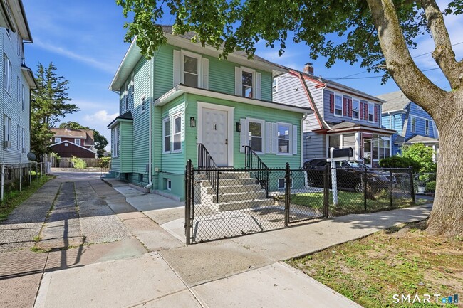 52 4th St