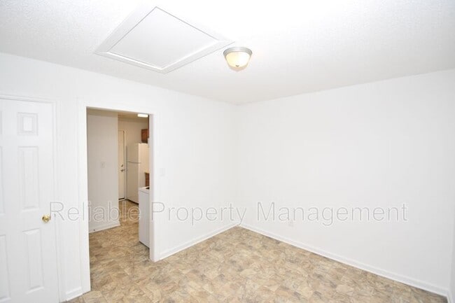 Photo - 106 S James St