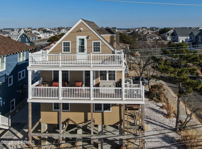 Photo - 300 N Bayview Ave