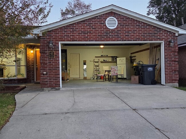 Photo - 42 Silver Creek Dr