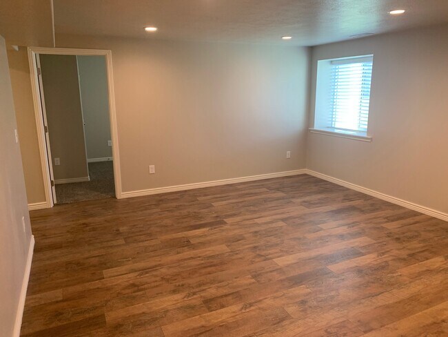 Photo - 343 Flagstone Dr