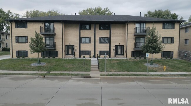 Photo - 1650 W 42nd St Apartment Unit 5