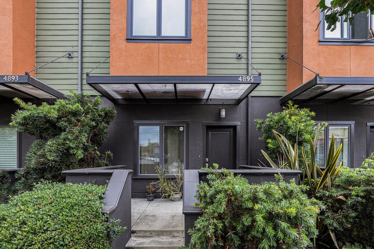 Photo - 4895 Shattuck Ave - 3+ bedroom | 2 bath | Townhouse