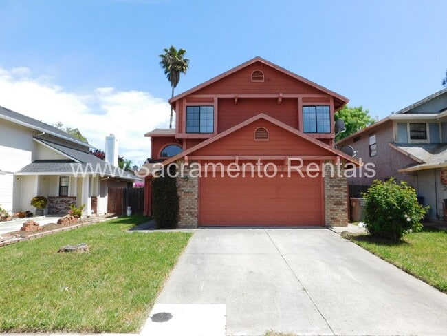 Building Photo - Spacious 4bd/2.5ba House with 2 Car Garage