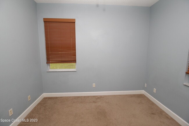 Photo - 480 Higgs Ave NW