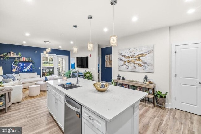 Photo - 102 St Ives Pl Unidad 404