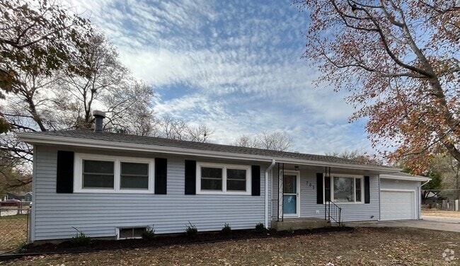 Building Photo - Coming soon! 3 bedroom, 1 1/2 bath, 2 car ... Rental
